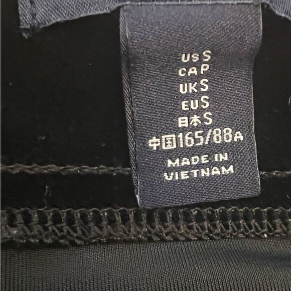 Elegant GAP women’s velour flutter sleeve dress top. Size small. - Picture 5 of 6